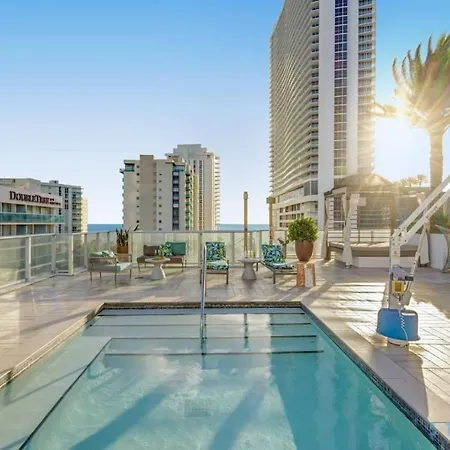 Luxury 3 Bedroom Stunning View & High Floor Hot Tub